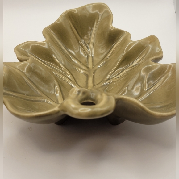 Vintage LEAF Shaped Ceramic Bowls. - Picture 5 of 8
